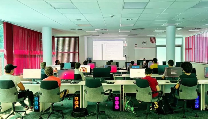 Курсистите ще имат възможност да рисуват, моделират и програмират с едни от най-професионалните технологии, използвани за работа в много Гейм Студиа