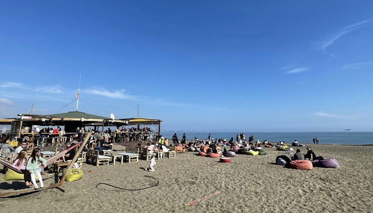 Жителите на крайморския град се отдадоха на плажни забавления