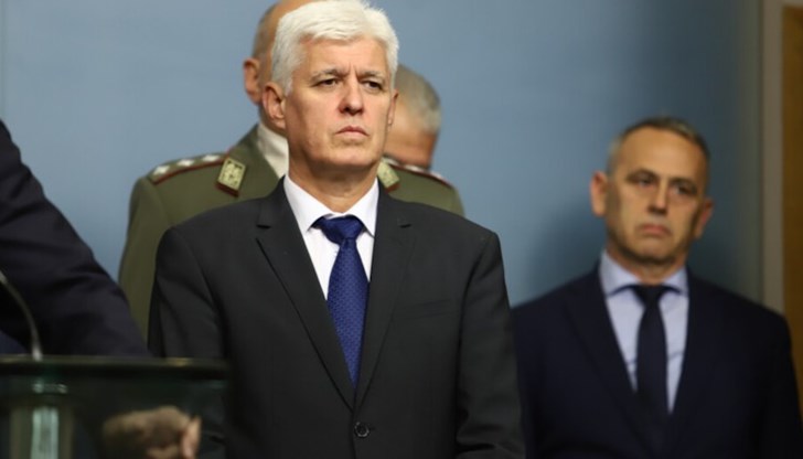 "Опитът ми показва, че има такива системи в САЩ и в Израел", каза той.