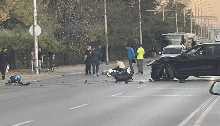 Мотористът е тежко пострадал и е откаран в болница