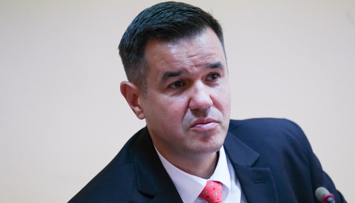 По думи на министъра всичко за бизнеса над 250 лeва за електричество се субсидира от пазара