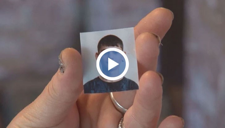 Кадри показват как 14-годишният Радослав пада след два удара в главата на пода в класната стая