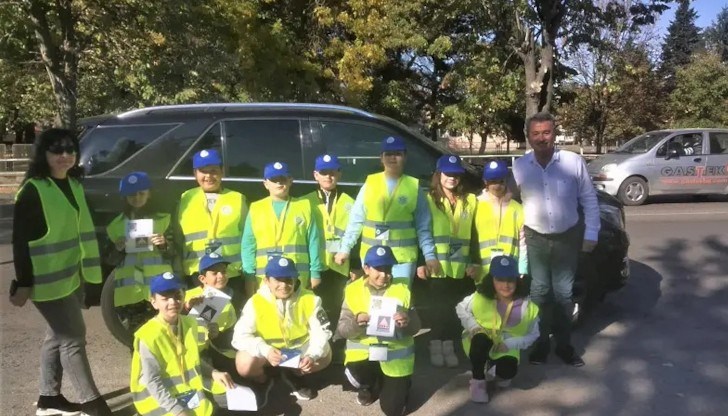 Децата-доброволци станаха свидетели на извършването на пътни проверки на водачи на МПС
