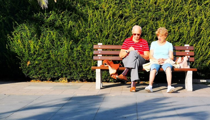 След преизчисленията от 1 октомври увеличена сума от пенсии и добавки щe получат над 894 хиляди пенсионери След преизчисленията от 1 октомври увеличена сума от пенсии и добавки щe получат над 894 хиляди пенсионери