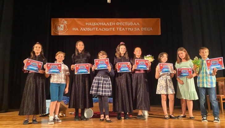 Младите русенци се представиха отлично с постановката "Тези вълшебства в живота къде са?" Младите русенци се представиха отлично с постановката "Тези вълшебства в живота къде са?"