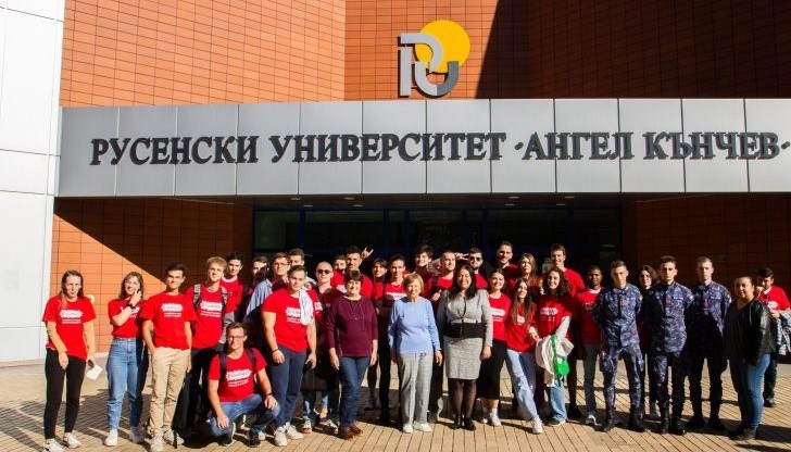 Най-голямата група от една страна е испанската и тя наброява 23 студенти