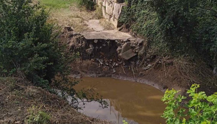 Над 80 камиона с наноси бяха натоварени и изнесени от района