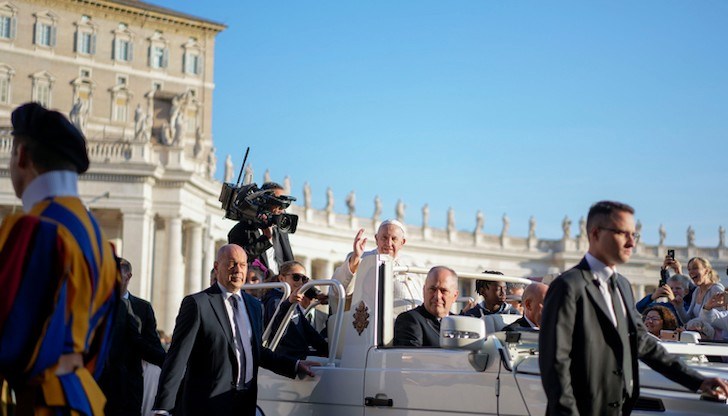 Папата призова онези, които държат съдбата на войната в ръцете си, да я спрат Папата призова онези, които държат съдбата на войната в ръцете си, да я спрат