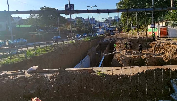 Забавянето при изграждането на задържателния резервоар инж. Милев аргументира с дъждовете, съборили част от изградените участъци