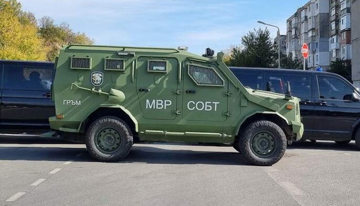 Целият район е отцепен, има засилено полицейско присъствие