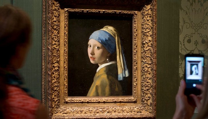 Шедьовърът на Йоханес Вермеер, изложен в музей в Хага, не е пострадал Шедьовърът на Йоханес Вермеер, изложен в музей в Хага, не е пострадал