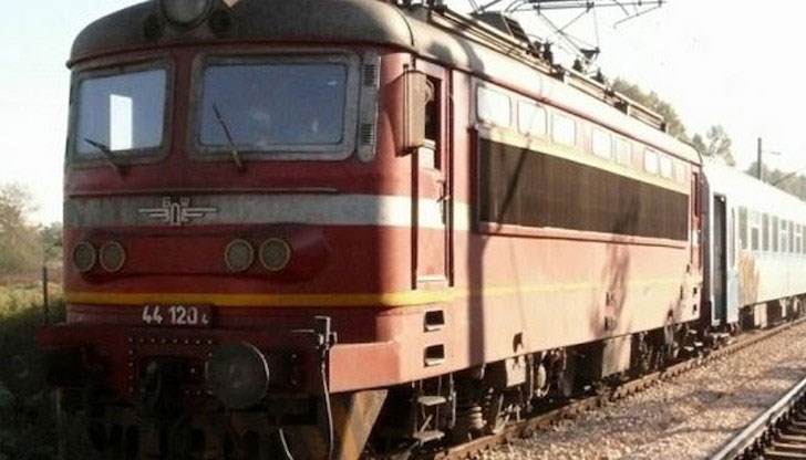 Машинистът не е успял да спре композицията и се е стигнало до фатален сблъсък Машинистът не е успял да спре композицията и се е стигнало до фатален сблъсък