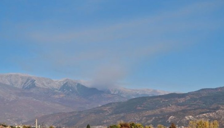 Огънят е в гори, собственост на Рилската света обител, но е далеч от самия манастир