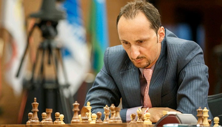 Роденият в Русе гросмайстор постигна победи над полякинята Моника Соцко и над унгарката Тиция Гара Роденият в Русе гросмайстор постигна победи над полякинята Моника Соцко и над унгарката Тиция Гара