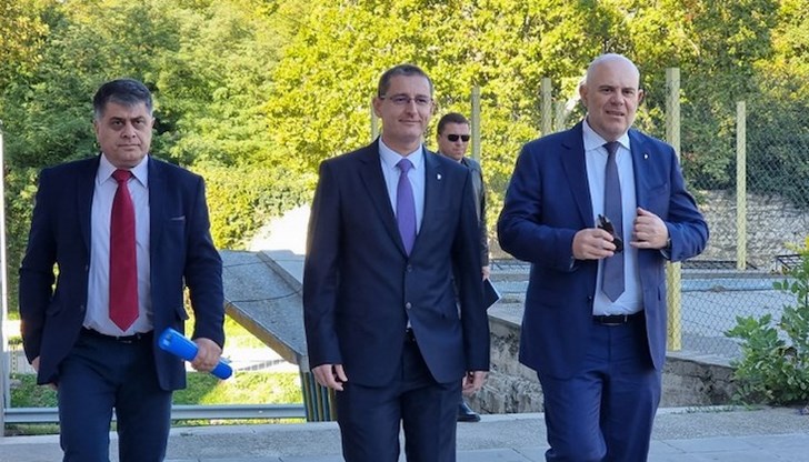 Някой е подвел министъра на вътрешните работи и му е предоставил невярна информация за отказа на прокурор да бъдат задържани двама полицаи, заяви главният прокурор Някой е подвел министъра на вътрешните работи и му е предоставил невярна информация за отказа на прокурор да бъдат задържани двама полицаи, заяви главният прокурор