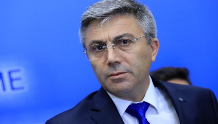 От свое име и от името на ДПС изказвам искрените ни съболезнования на семействата и близките на починалите в тежката авария в Турция, написа той в мрежата От свое име и от името на ДПС изказвам искрените ни съболезнования на семействата и близките на починалите в тежката авария в Турция, написа той в мрежата