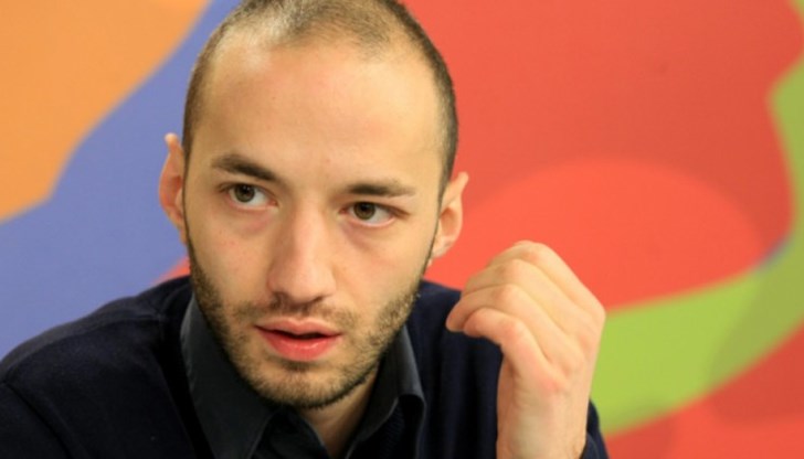 По думите на политолога, партиите минават в режим на предизборна готовност и кампания По думите на политолога, партиите минават в режим на предизборна готовност и кампания