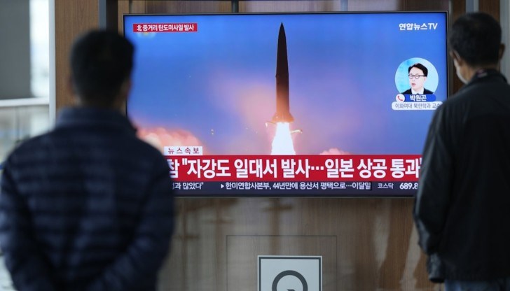 Ракетата е изстреляна четири дни, след като Северна и Южна Корея си размениха предупредителни изстрели