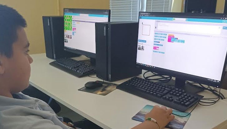 Целта на инициативата е учениците да научат, че програмирането отключва тяхната креативност и отваря нови хоризонти пред тях