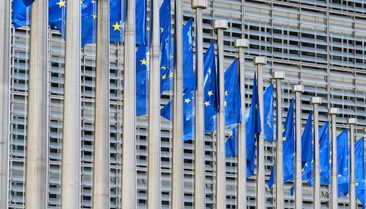 Докладът отбелязва тенденция към увеличаване на разходите за информационни и комуникационни технологии