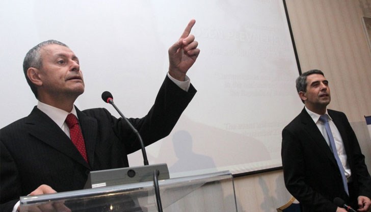 И двете формации обявиха, че няма да разговарят с контактната група "Плевнелиев - Паси" И двете формации обявиха, че няма да разговарят с контактната група "Плевнелиев - Паси"