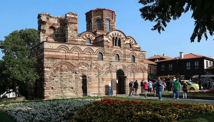 Община Несебър дава по 2000 лева за всяко новородено Община Несебър дава по 2000 лева за всяко новородено