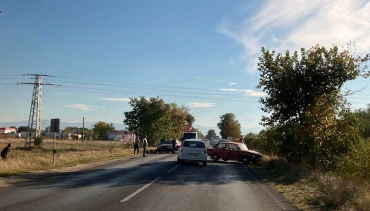 Ударили са се няколко автомобила и автобус