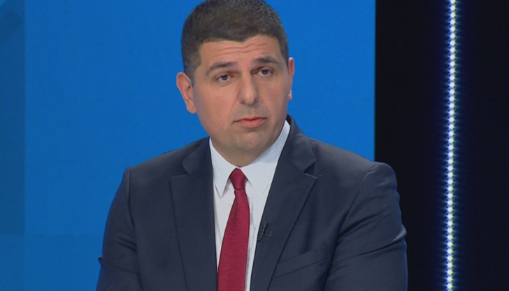 Правителство с мандат на ГЕРБ не можем да подкрепим, от тук нататък на ход са "Продължаваме Промяната" с втория мандат, заяви депутатът от ДБ Правителство с мандат на ГЕРБ не можем да подкрепим, от тук нататък на ход са "Продължаваме Промяната" с втория мандат, заяви депутатът от ДБ