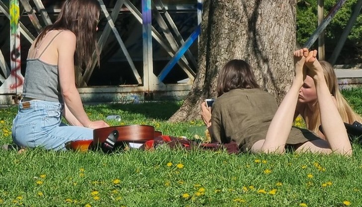 Температурни рекорди за днешния ден са отчетени в Хасково и в Сандански Температурни рекорди за днешния ден са отчетени в Хасково и в Сандански
