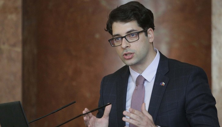 Служебният вицепремиер Атанас Пеканов изрази позицията си в своя фейсбук профил