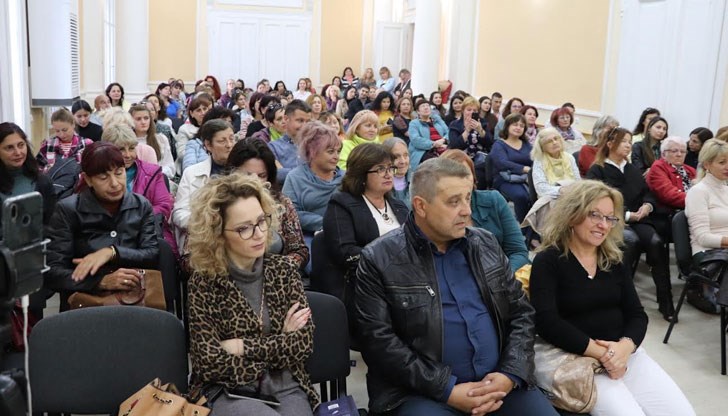 Писателката представи новия си роман „Пасиансът на архангелите“, вдъхновен от истинска история