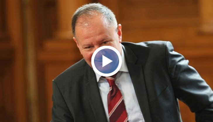 Миков нарече "тъжна история" реакцията на Нинова