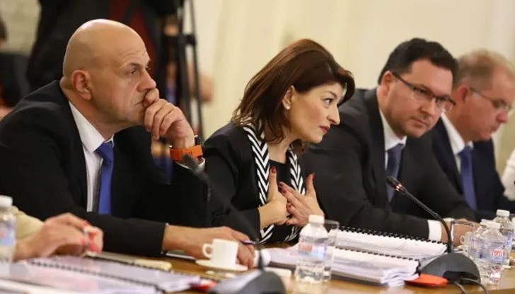 Разследването е по сигнал на ГЕРБ за купуване на газ на по-високи цени