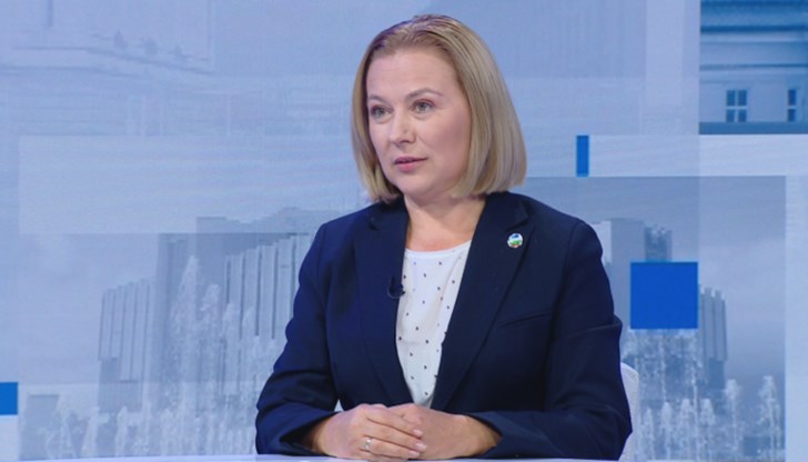 Има други възможности за сформиране на кабинет с втория мандат на "Продължаваме Промяната", каза Надежда Йорданова
