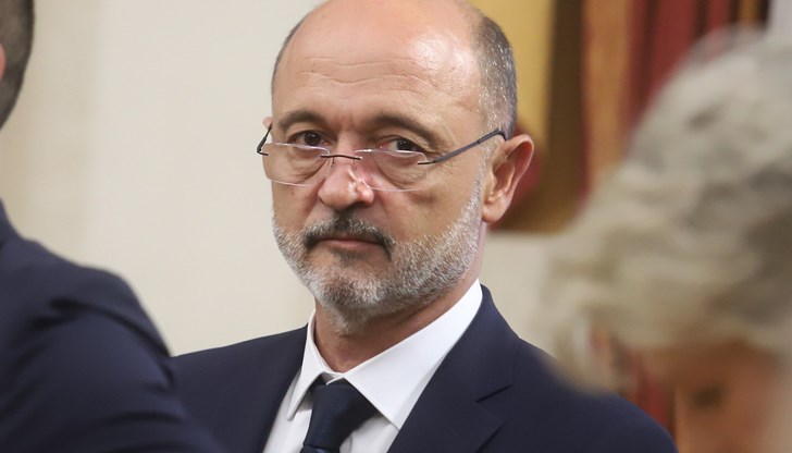 Маските остават задължителни за всички лечебни заведения и за социалните домове Маските остават задължителни за всички лечебни заведения и за социалните домове