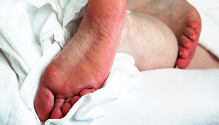 Спадането на свода е една от причините за деформация на големия пръст