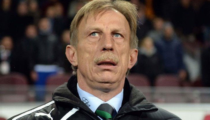 За съжаление трябва да се оттегля от обществения живот следващите месеци, заяви той За съжаление трябва да се оттегля от обществения живот следващите месеци, заяви той