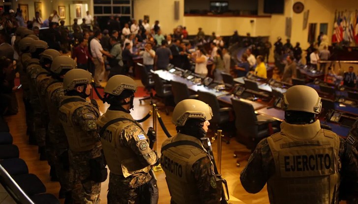 Президентът Найиб Букеле обяви "война" на престъпните групи Президентът Найиб Букеле обяви "война" на престъпните групи