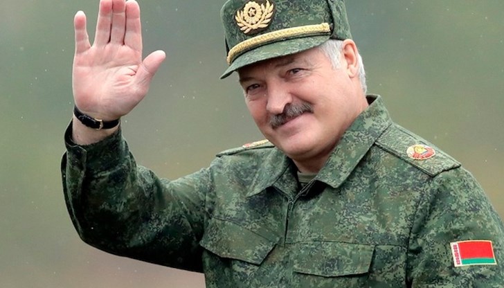 Министерството публикува изображения на руски войници, посрещани с хляб и сол от жени, облечени в народни носии. Министерството публикува изображения на руски войници, посрещани с хляб и сол от жени, облечени в народни носии.