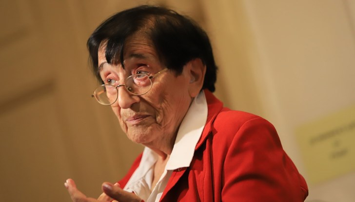 Мика Зайкова сподели лаконичен коментар за новия парламент Мика Зайкова сподели лаконичен коментар за новия парламент