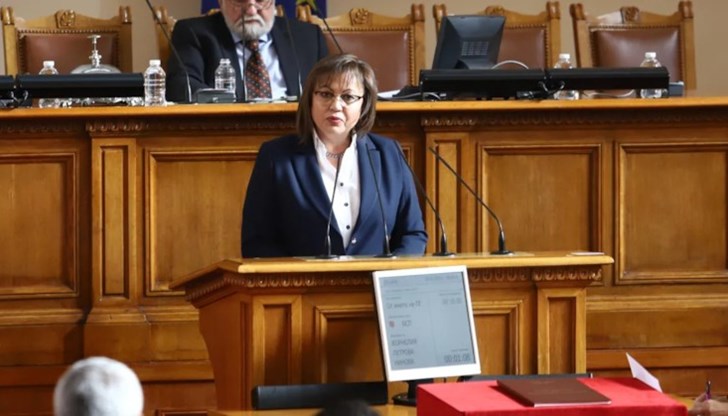 „На последния председателски съвет крехкото ни съгласие да се обединим около най-стария депутат се разпадна“, каза Корнелия Нинова „На последния председателски съвет крехкото ни съгласие да се обединим около най-стария депутат се разпадна“, каза Корнелия Нинова