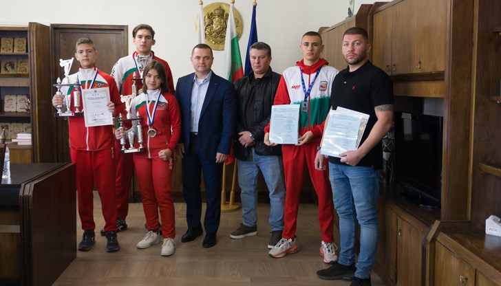 Русенските шампиони по карате и бокс получиха парични премии и поздравителни адреси