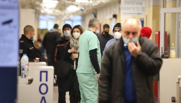 Остава изискването за носене на предпазни маски за лице в лечебните заведения