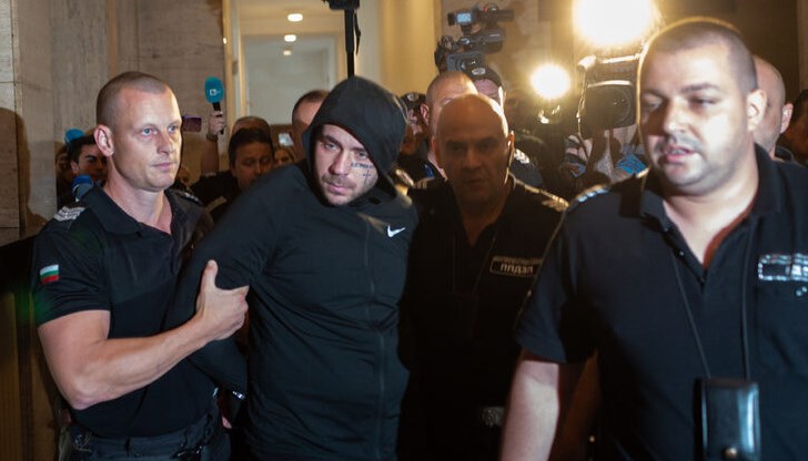 Експертиза показала, че Семерджиев е нямало да удари момичетата, ако преди това не се е блъснал в такси