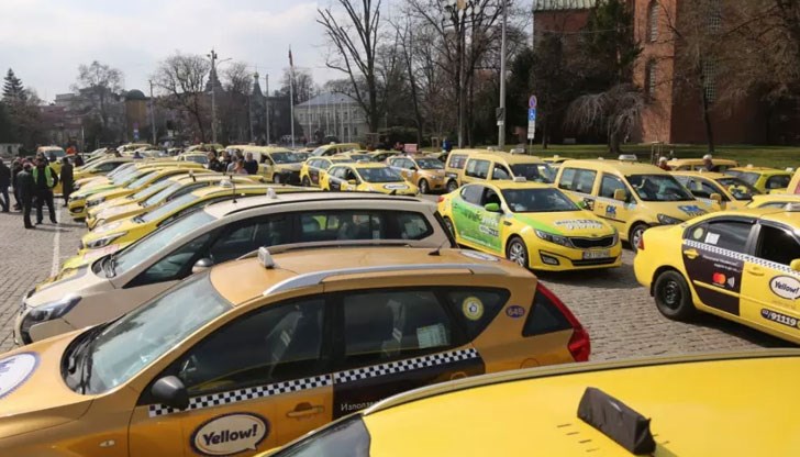 Таксиметровите шофьори протестират срещу тарифите и данъка за 2023 г.