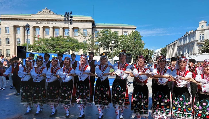 Децата ще поднесат на зрителите богата и атрактивна програма за празника Децата ще поднесат на зрителите богата и атрактивна програма за празника