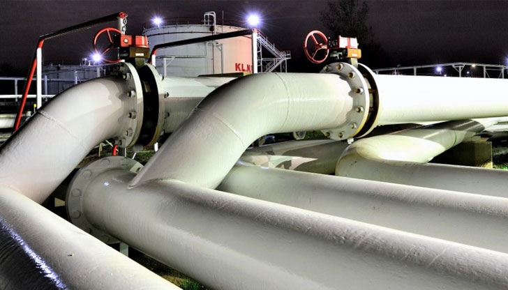 Засегната е една от двете нишки на трасето в близост