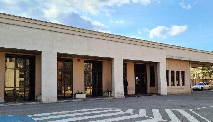 Премахнаха табелите на спецсъда, който бе закрит на 27 юли