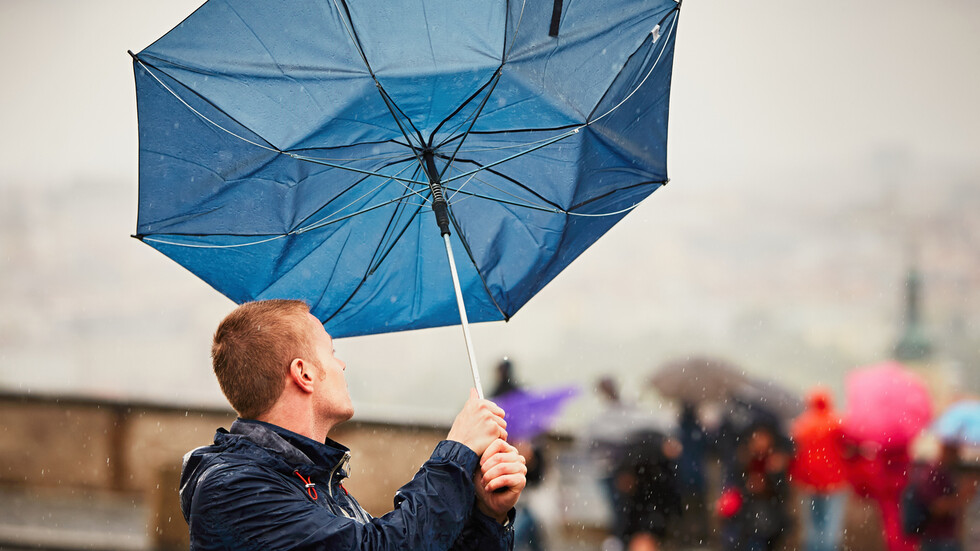 Жълт код за силен вятър е обявен за цяла България