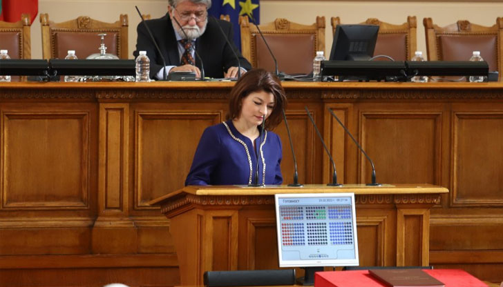 Предложението е на Десислава АтанасоваДепутатите разделиха Комисията по конституционни и правни